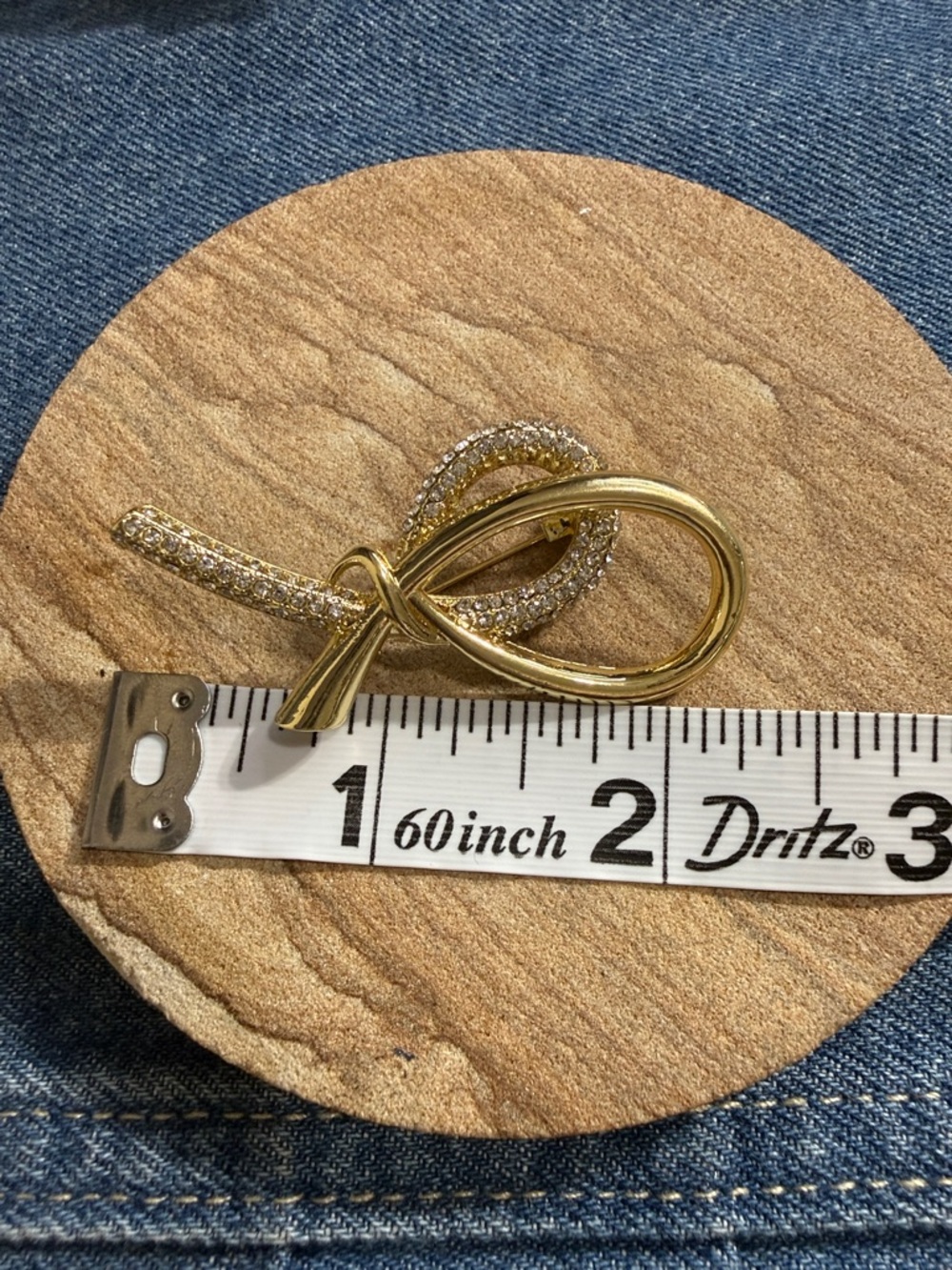 Fashion Gold Ribbon Knot Brooch with Clear Crystals - Picture 3 of 3